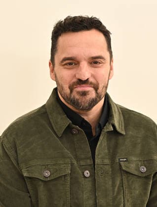 03 February, 2026 - Los Angeles, California -Jake Johnson. Apple TV Press Day held at Barker Hangar in Los Angeles. Santa Monica USA - ZUMAa123 20260203_zaa_a123_279 Copyright: xADx