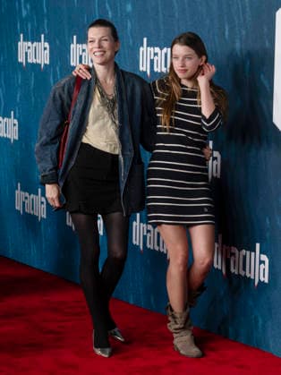 February 3, 2026, Hollywood, California, USA: MILLA JOVOVICH and EVER ANDERSON attend the Dracula Los Angeles red carpet Premiere. Hollywood USA - ZUMAb173 20260203_aap_b173_075 Copyright: xBillyxBennightx