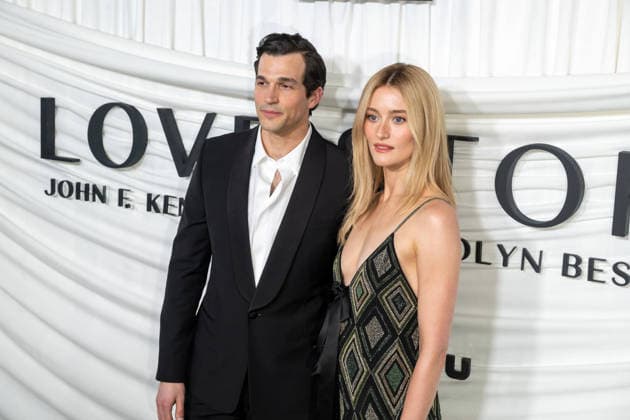 FX s Love Story: John F. Kennedy Jr. & Carolyn Bessette Limited Series Premiere in New York, USA - 03 Feb 2026 (L-R) Paul Anthony Kelly and Sarah Pidgeon attend FX s Love Story: John F. Kennedy Jr. & Carolyn Bessette Limited Series Premiere at Carnegie Hall. New York United States Copyright: xRonxAdarx xSOPAxImagesx _radar_lovestory_20260203_01439