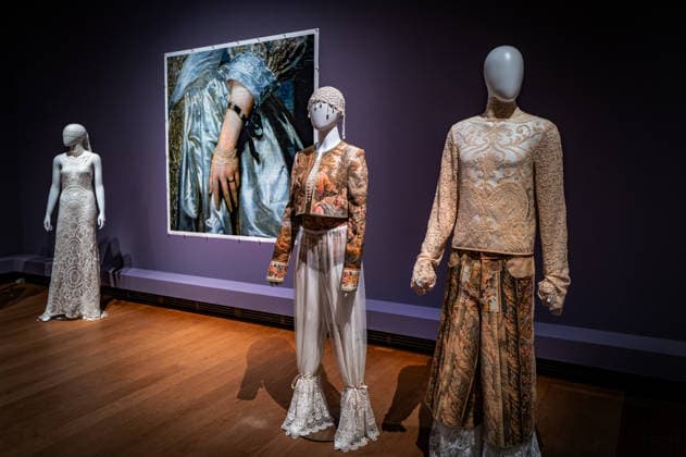 Berlin Mitte Tiergarten; das Kulturforum: Gemäldegalerie im Rahmen der Fashion Week: Gallery Looks Modeinszenierungen in der Gemäldegalerie - 04.02.2026 Kulturforum