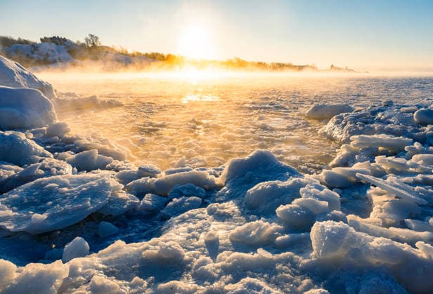 Creative Highlights World Frozen Baltic Sea with steaming mist at sunrise in winter Finland Helsinki, Uusimaa, Finland R_PJJZ260203-1957450-01
