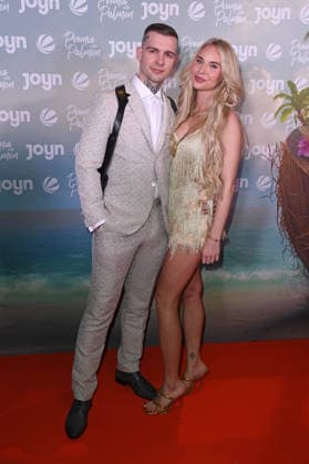 Eric Stehfest mit Freundin Franziska Temme bei der PROMIS UNTER PALMEN Staffel-Premiere im Cinenova in Köln am 04.02.2026