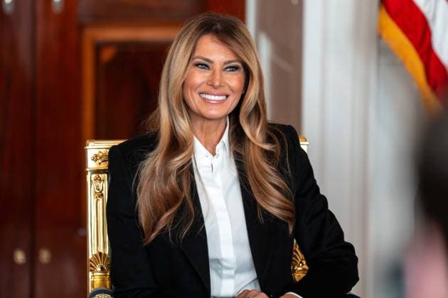 News Bilder des Tages #2 February 4, 2026, Washington, District Of Columbia, USA: First Lady MELANIA TRUMP meets with freed Israeli hostages Siegel in the Blue Room of the White House. Washington USA - ZUMAs365 20260204_znp_s365_003 Copyright: xJoeyxSussmanx