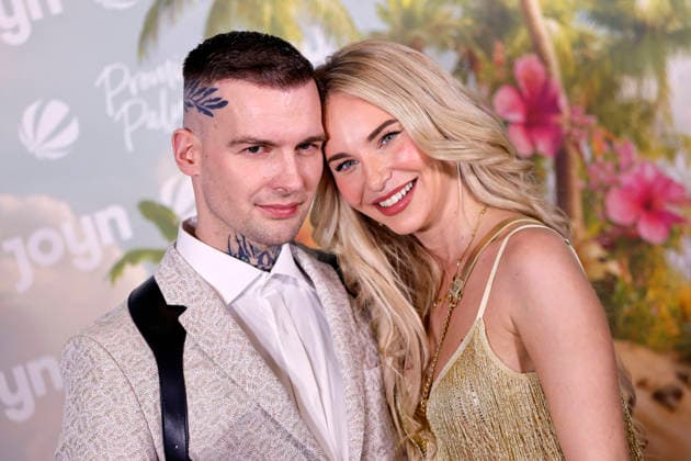 Reality-Star Eric Stehfest mit Freundin Franziska Temme kommen zur Staffel-Premiere von Promis unter Palmen von Sat.1 und Joyn im Cinenova Kino. Köln, 04.02.2026 NRW Deutschland Copyright: xChristophxHardtx