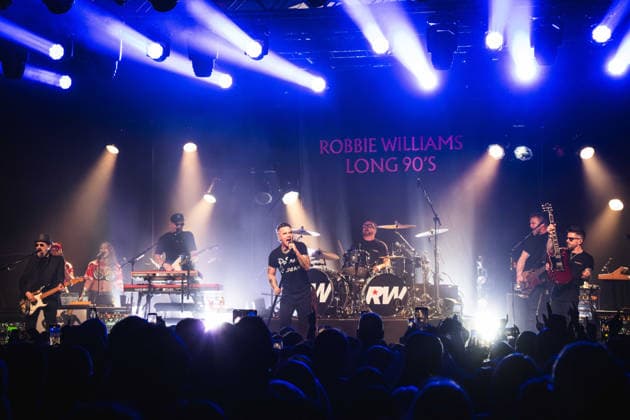 Robbie Williams performing at Barrowlands in Glasgow on 04 February 2026. Robbie Williams performing at Barrowlands in Glasgow on 04 February 2026 as part of his Long 90™s tour performing ˜Life Thru a Lens™ and new album ˜Britpop™ in full. Robbie Williams is a British singer and songwriter best known for solo singles ˜Angels™ and ˜Feel™ and as a member of the pop group Take That., Credit:Adam Hampton-Matthews Avalon  Copyright: xAdamxHampton-Matthewsx xAvalonx 1072124571