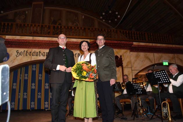 Albert Fueracker Finanzminister Utte Dr Joerg Lehmann Neuer Staatlicher Hofbraeuhauses Direktor Muenchen 04.02.2026 Hofbraeuhaus Uebernahme Neuer Staatlicher Hofbreaeuhauses Direktor Dr Joerg Lehmann Foto Muenchen