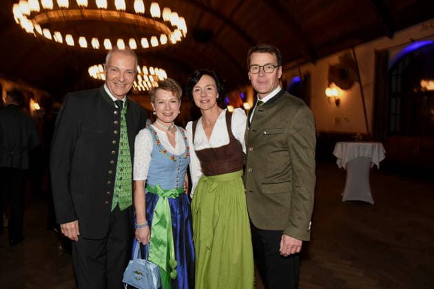 Dr Michael Irmgard Moeller Staatlicher Hofbraeuhauses Direktor a.D. Utte Dr Joerg Lehmann Neuer Staatlicher Hofbraeuhauses Direktor Muenchen 04.02.2026 Hofbraeuhaus Uebernahme Neuer Staatlicher Hofbreaeuhauses Direktor Dr Joerg Lehmann Foto Muenchen