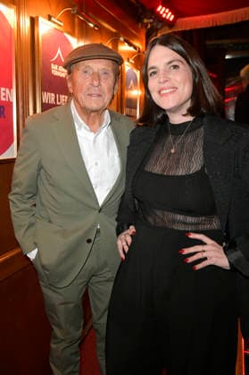Claus Theo Gärtner mit Ehefrau Sarah Würgler bei der Premiere des Theaterstücks Klangrazzia 2.0 in der Bar jeder Vernunft. Berlin, 04.02.2026