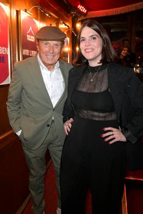 Claus Theo Gärtner mit Ehefrau Sarah Würgler bei der Premiere des Theaterstücks Klangrazzia 2.0 in der Bar jeder Vernunft. Berlin, 04.02.2026