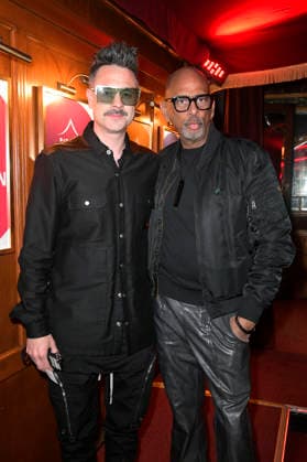 Can Fischer und Pierre Sanoussi-Bliss bei der Premiere des Theaterstücks Klangrazzia 2.0 in der Bar jeder Vernunft. Berlin, 04.02.2026
