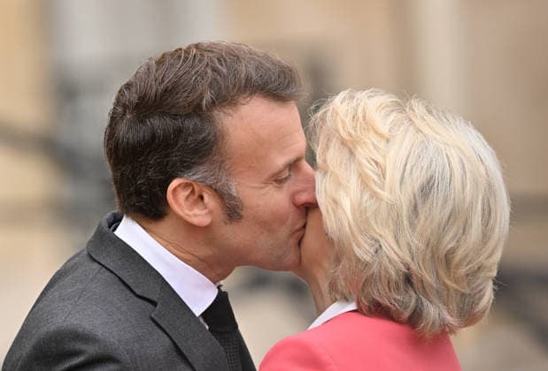 News Bilder des Tages Emmanuel Macron - Ursula von der Leyen meeting in Paris PARIS, FRANCE - FEBRUARY 05: French President Emmanuel Macron (L) welcomes President of the European Commission Ursula von der Leyen (R) at the Elysee Presidential Palace in Paris on February 05, 2026. Mustafa Yalcin Anadolu Paris France. Editorial use only. Please get in touch for any other usage.  Copyright: x2026xAnadoluxMustafaxYalcinx