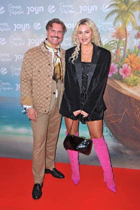 Promis unter Palmen Sascha Schmitz und Sandra Czok anläßlich der Premiere des Realityformats Promis unter Palmen am 04.02.2026 im Cineova Köln. 20260204MWI107300