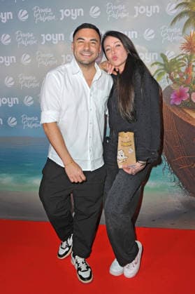 Promis unter Palmen Lars Steinhöfel und Sandra Sicora anläßlich der Premiere des Realityformats Promis unter Palmen am 04.02.2026 im Cineova Köln. 20260204MWI107510