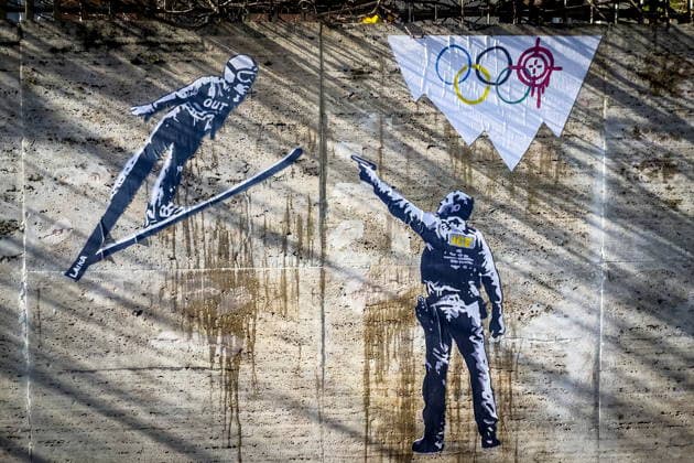 News Bilder des Tages New mural by street artist LAIKA Ice Out? , against the presence of ICE at the Milano-Cortina Olympic Games New mural by street artist LAIKA Ice Out? is a denunciation of the presence of the American federal agency at the Milan-Cortina Olympic Games, Rome, February 5th 2026, Credit:Alessandro Serrano Avalon Italy, Rome  Copyright: xAlessandroxSerrano x xAvalonx 1072260278