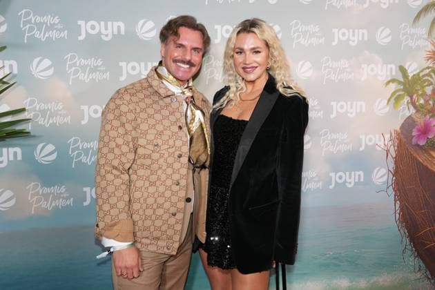 Promis unter Palmen Premiere 2026. Sascha Schmitz mit Ehefrau Sandra Czok bei der Premiere des Realityformats Promis unter Palmen im CINENOVA Koeln am 04.02.2026. Koeln CINENOVA Nordrhein-Westfalen