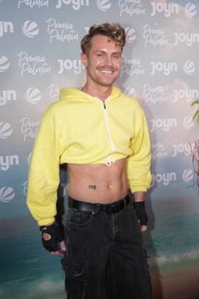 Promis unter Palmen Premiere 2026. Aaron Königs bei der Premiere des Realityformats Promis unter Palmen im CINENOVA Koeln am 04.02.2026. Koeln CINENOVA Nordrhein-Westfalen