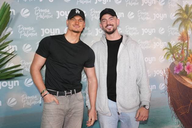 Promis unter Palmen Premiere 2026. Laurenz Pesch und Sinan Smile (Mr.Smile) bei der Premiere des Realityformats Promis unter Palmen im CINENOVA Koeln am 04.02.2026. Koeln CINENOVA Nordrhein-Westfalen