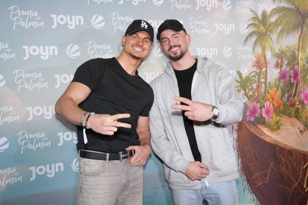 Promis unter Palmen Premiere 2026. Laurenz Pesch und Sinan Smile (Mr.Smile) bei der Premiere des Realityformats Promis unter Palmen im CINENOVA Koeln am 04.02.2026. Koeln CINENOVA Nordrhein-Westfalen