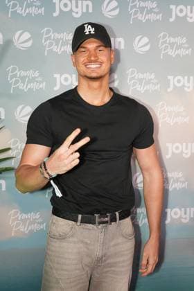 Promis unter Palmen Premiere 2026. Laurenz Pesch bei der Premiere des Realityformats Promis unter Palmen im CINENOVA Koeln am 04.02.2026. Koeln CINENOVA Nordrhein-Westfalen
