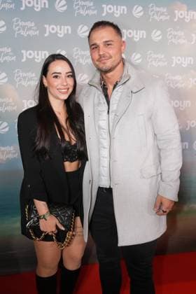 Promis unter Palmen Premiere 2026. Tobias Pietrek und Mina bei der Premiere des Realityformats Promis unter Palmen im CINENOVA Koeln am 04.02.2026. Koeln CINENOVA Nordrhein-Westfalen