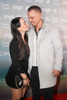 Promis unter Palmen Premiere 2026. Tobias Pietrek und Mina bei der Premiere des Realityformats Promis unter Palmen im CINENOVA Koeln am 04.02.2026. Koeln CINENOVA Nordrhein-Westfalen
