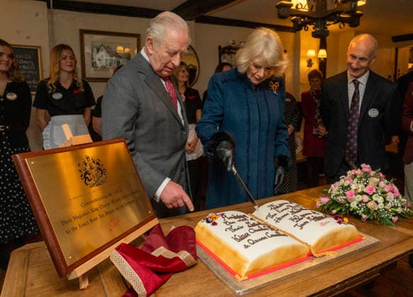 Entertainment Bilder des Tages . 05 02 2026. Dedham, United Kingdom. King Charles III and Queen Camilla during a visit to the Essex Rose Teahouse in Dedham,Essex, United Kingdom  xPoolx xi-Imagesx IIM-26552-0024