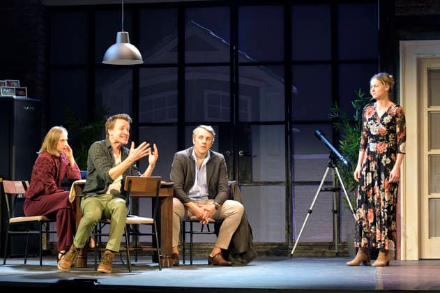 Alina Levshin, Max von Pufendorf, Stefan Rudolf und Jessica Ginkel bei der Fotoprobe zum Theaterstück 2:22 - Eine Geistergeschichte in der Komödie am Kurfürstendamm im Ernst-Reuter-Saal. Berlin, 05.02.2026