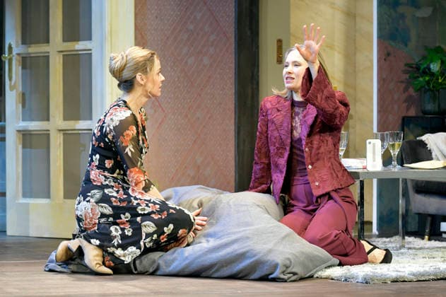 Jessica Ginkel und Alina Levshin bei der Fotoprobe zum Theaterstück 2:22 - Eine Geistergeschichte in der Komödie am Kurfürstendamm im Ernst-Reuter-Saal. Berlin, 05.02.2026