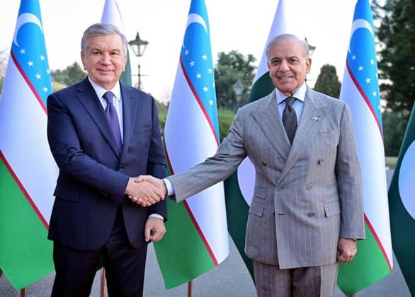 News Bilder des Tages RECORD DATE NOT STATED ISLAMABAD, PAKISTAN, FEB 05: Prime Minister, Muhammad Shehbaz Sharif receives Shavkat Mirziyoyev, President of Uzbekistan upon his arrival, at PM House in Islamabad on Thursday, February 5, 2026. (PPI Images). EDITORIAL USE ONLY Copyright: xx SA-ZM-050226x ppiphotos471924