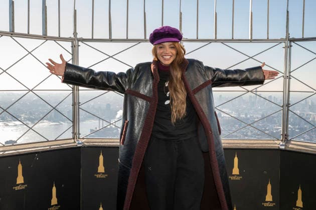 Entertainment Bilder des Tages February 5, 2026, New York, New York, USA: LESLIE GRACE visits the Empire State Building on a visit to New York City. 5 February 2026 New York USA - ZUMAa265 20260205_zep_a265_017 Copyright: xEricxAcquayex