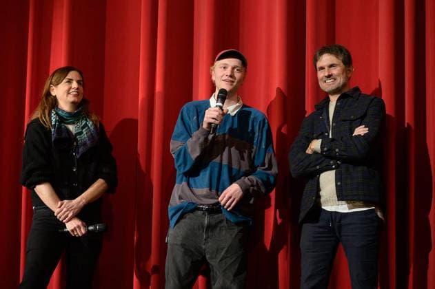 Essen: Film Ach, diese Lücke in der Lichtburg ** NUR FÜR REDAKTIONELLE ZWECKE ** EDITORIAL USE ONLY **<p>Janine Jackowski (Produzentin), Bruno Alexander (Hauptdarsteller) und Simon Verhoeven (Regisseur, v.l.n.r.) vor der Aufführung des Film Ach, diese Lücke am Donnerstag, den 5. Februar 2026, in der Lichtburg in Essen. Copyright: UwexErnst