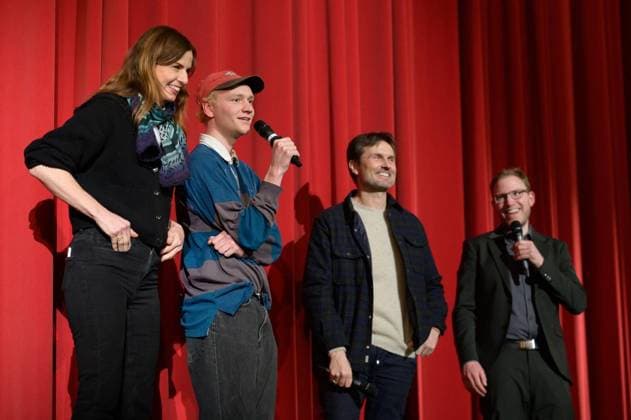 Essen: Film Ach, diese Lücke in der Lichtburg ** NUR FÜR REDAKTIONELLE ZWECKE ** EDITORIAL USE ONLY **<p>Janine Jackowski (Produzentin), Bruno Alexander (Hauptdarsteller), Simon Verhoeven (Regisseur) und Oliver Flothkötter (Lichtburg, v.l.n.r.) vor der Aufführung des Film Ach, diese Lücke am Donnerstag, den 5. Februar 2026, in der Lichtburg in Essen. Copyright: UwexErnst