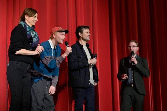 Essen: Film Ach, diese Lücke in der Lichtburg ** NUR FÜR REDAKTIONELLE ZWECKE ** EDITORIAL USE ONLY **<p>Janine Jackowski (Produzentin), Bruno Alexander (Hauptdarsteller), Simon Verhoeven (Regisseur) und Oliver Flothkötter (Lichtburg, v.l.n.r.) vor der Aufführung des Film Ach, diese Lücke am Donnerstag, den 5. Februar 2026, in der Lichtburg in Essen. Copyright: UwexErnst