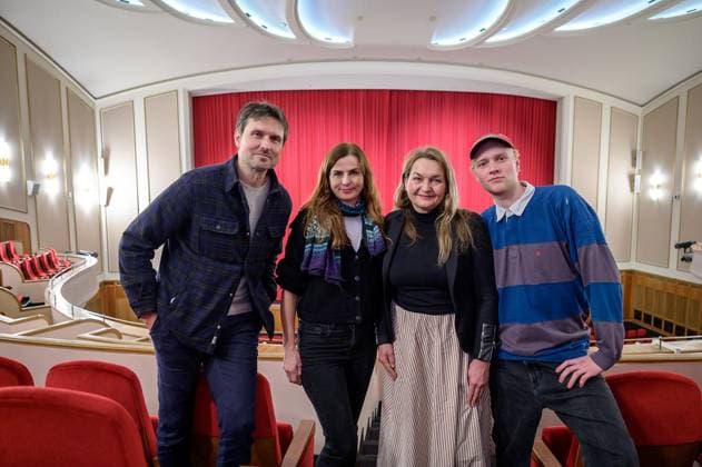 Essen: Film Ach, diese Lücke in der Lichtburg ** NUR FÜR REDAKTIONELLE ZWECKE ** EDITORIAL USE ONLY **<p>Simon Verhoeven (Regisseur), Janine Jackowski (Produzentin), Tanja Güß (Film- und Medienstiftung NRW) und Bruno Alexander (Hauptdarsteller, v.l.n.r.) vor der Aufführung des Film Ach, diese Lücke am Donnerstag, den 5. Februar 2026, in der Lichtburg in Essen. Copyright: UwexErnst