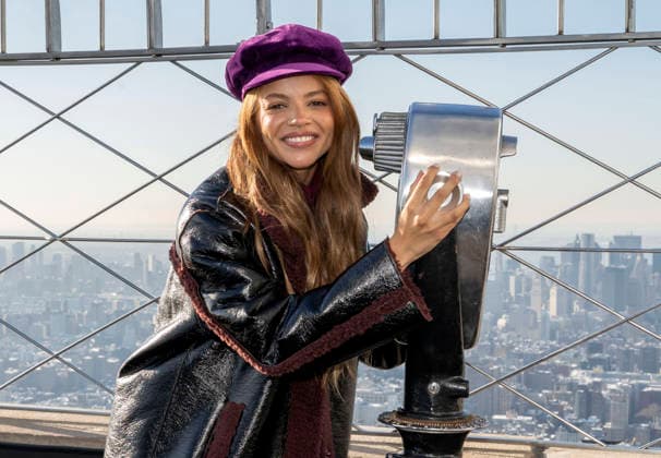 February 5, 2026, New York, Ny, United States: Leslie Grace visits the Empire State Building. Held at Empire State Building in New York. Zuma Press February 5, 2026. New York United States - ZUMAp281 20260205_zea_p281_004 Copyright: xPhotoxImagexPressx