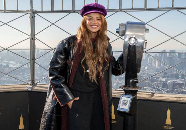 February 5, 2026, New York, Ny, United States: Leslie Grace visits the Empire State Building. Held at Empire State Building in New York. Zuma Press February 5, 2026. New York United States - ZUMAp281 20260205_zea_p281_008 Copyright: xPhotoxImagexPressx