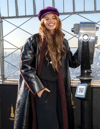 February 5, 2026, New York, Ny, United States: Leslie Grace visits the Empire State Building. Held at Empire State Building in New York. Zuma Press February 5, 2026. New York United States - ZUMAp281 20260205_zea_p281_011 Copyright: xPhotoxImagexPressx