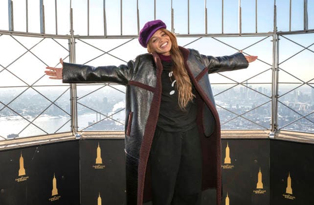 February 5, 2026, New York, Ny, United States: Leslie Grace visits the Empire State Building. Held at Empire State Building in New York. Zuma Press February 5, 2026. New York United States - ZUMAp281 20260205_zea_p281_019 Copyright: xPhotoxImagexPressx