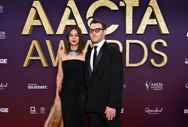 AACTA AWARDS 2026, Joel Edgerton (right) and partner Christine Centenera (left) are seen posing for a photo on the red carpet at the 2024 AACTA Awards at HOTA in Surfers Paradise, Queensland, Friday, February 6, 2026. ( NO ARCHIVING BRISBANE QUEENSLAND AUSTRALIA  Copyright: xDARRENxENGLANDx 20260206176575311868