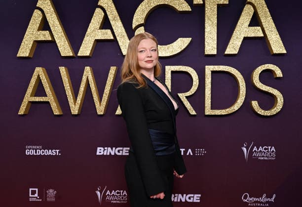 AACTA AWARDS 2026, Sarah Snook is seen posing for a photo on the red carpet at the 2024 AACTA Awards at HOTA in Surfers Paradise, Queensland, Friday, February 6, 2026. ( NO ARCHIVING BRISBANE QUEENSLAND AUSTRALIA  Copyright: xDARRENxENGLANDx 20260206131782536875