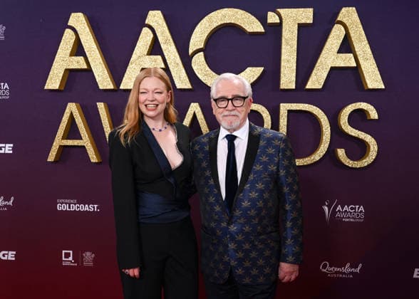 AACTA AWARDS 2026, Sarah Snook (left) and Brian Cox (right) are seen posing for a photo on the red carpet at the 2024 AACTA Awards at HOTA in Surfers Paradise, Queensland, Friday, February 6, 2026. ( NO ARCHIVING BRISBANE QUEENSLAND AUSTRALIA  Copyright: xDARRENxENGLANDx 20260206123109252628