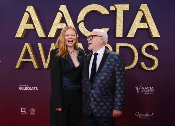 AACTA AWARDS 2026, Sarah Snook (left) and Brian Cox (right) are seen posing for a photo on the red carpet at the 2024 AACTA Awards at HOTA in Surfers Paradise, Queensland, Friday, February 6, 2026. ( NO ARCHIVING BRISBANE QUEENSLAND AUSTRALIA  Copyright: xDARRENxENGLANDx 20260206179180912140
