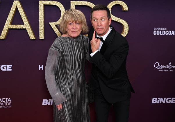 AACTA AWARDS 2026, Margaret Pomeranz (left) and Rove McManus (right) are seen posing for a photo on the red carpet at the 2024 AACTA Awards at HOTA in Surfers Paradise, Queensland, Friday, February 6, 2026. ( NO ARCHIVING BRISBANE QUEENSLAND AUSTRALIA  Copyright: xDARRENxENGLANDx 20260206126493021207