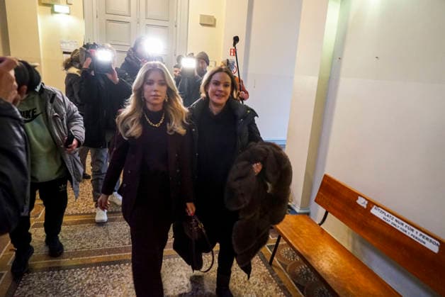 Sylvie Francoise Meis als Zeugin mit ihrer Anwaeltin im im Landgericht Hamburg Strafjustizgebaeude Sievekingsplatz am 06.02.2026 Prozess gegen den Angeklagte M gemeinschaftlicher Wohnungseinbruchsdiebstahl zur Last gelegt Handtaschen und Schmuck im Wert von über 500.000 Euro gestohlen zu Haben Hamburg Deutschland