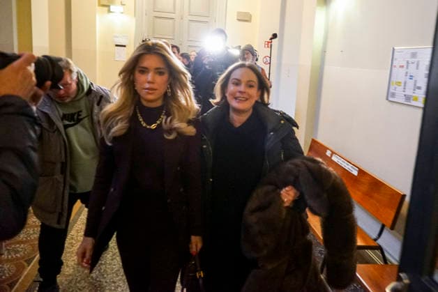 Sylvie Francoise Meis als Zeugin mit ihrer Anwaeltin im im Landgericht Hamburg Strafjustizgebaeude Sievekingsplatz am 06.02.2026 Prozess gegen den Angeklagte M gemeinschaftlicher Wohnungseinbruchsdiebstahl zur Last gelegt Handtaschen und Schmuck im Wert von über 500.000 Euro gestohlen zu Haben Hamburg Deutschland