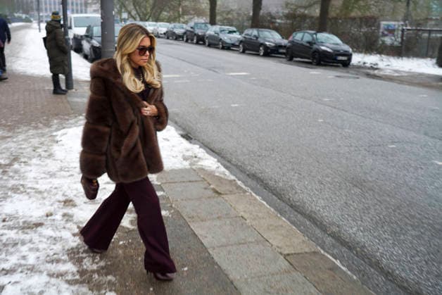 Sylvie Francoise Meis als Zeugin nach ihrer Aussage auf dem Weg zum Taxi Landgericht Hamburg Strafjustizgebaeude Sievekingsplatz am 06.02.2026 Prozess gegen den Angeklagte M gemeinschaftlicher Wohnungseinbruchsdiebstahl zur Last gelegt Handtaschen und Schmuck im Wert von über 500.000 Euro gestohlen zu Haben Hamburg Deutschland