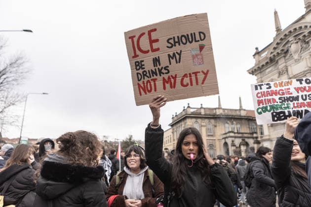 News Bilder des Tages Protest against alleged presence of ICE agents in Milan MILAN, ITALY - FEBRUARY 6: People gather to protest the alleged presence of ICE (United States Immigration and Customs Enforcement) agents in Milan, Italy, on February 6, 2026. Andrea Carrubba Anadolu Milan Italy. Editorial use only. Please get in touch for any other usage.  Copyright: x2026xAnadoluxAndreaxCarrubbax