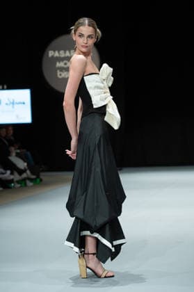 Modad catwalk during Madrid Fashion Week in Madrid - 06 Feb 2026 A model walks the runway in a design by designer ÁNGEL IGLESIAS at the Modad catwalk during Madrid Fashion Week at Ifema. Madrid Spain Copyright: xAtilanoxGarciax xSOPAxImagesx photos04318