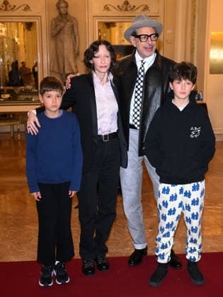 Milan, Milan Cortina 2026 Olympic Games, Welcome cocktail for guests at the Opening Ceremony at Teatro alla Scala. Pictured are Jeff Goldblum, his wife Emilie Livingston, and their sons Charlie Ocean and River Joe.  Copyright: xAlbertoxTerenghix xipa-agency.netx xComi Terenghix IPA_Agency_IPA71037411