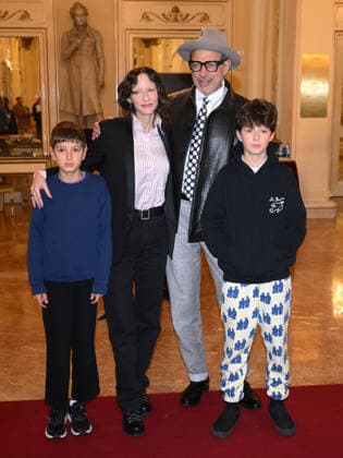 Milan, Milan Cortina 2026 Olympic Games, Welcome cocktail for guests at the Opening Ceremony at Teatro alla Scala. Pictured are Jeff Goldblum, his wife Emilie Livingston, and their sons Charlie Ocean and River Joe.  Copyright: xAlbertoxTerenghix xipa-agency.netx xComi Terenghix IPA_Agency_IPA71037419